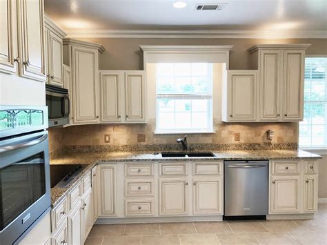 white kitchen cabinet colors